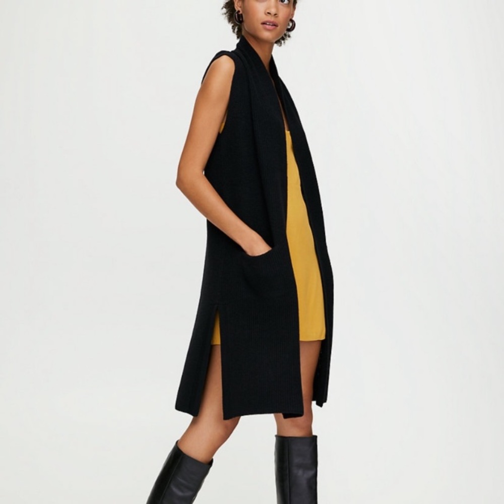 Navy blue Olivie open front sweater vest (aritzia)